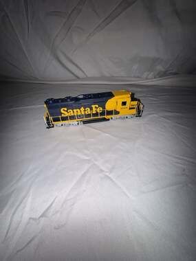 Bachmann Santa Fe GP30 Diesel Locomotive 3228 Blue And Yellow